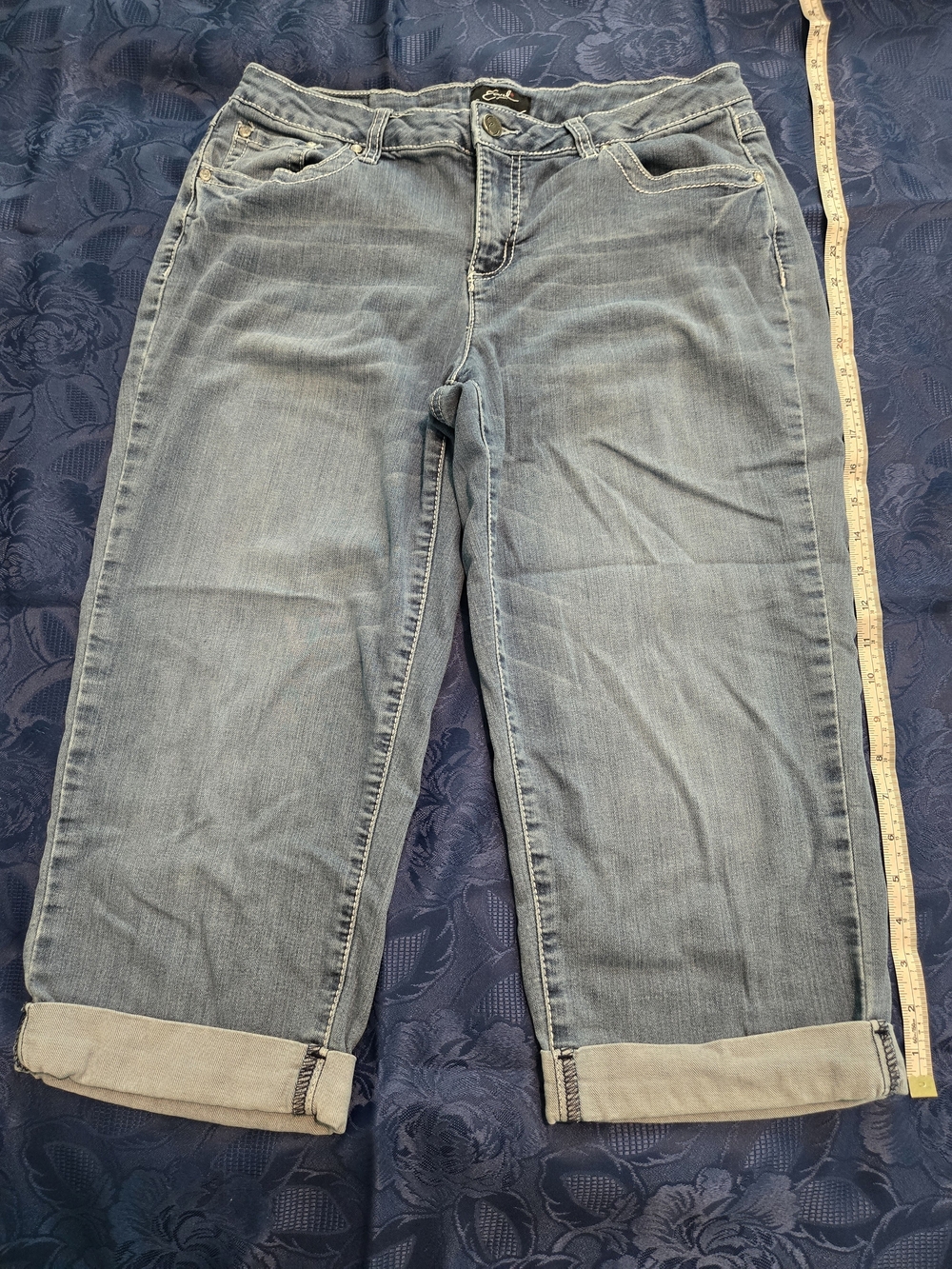 Women’s Earl Jeans Light Blue Cuffed Capri Relax Fit